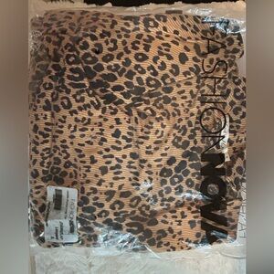 Fashion Nova Leopard Print Crop Top in Tan and Black. Brand New !